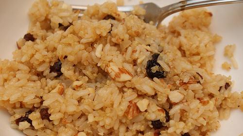 Per il pranzo della Befana provate la ricetta del risotto con pinoli e uvetta