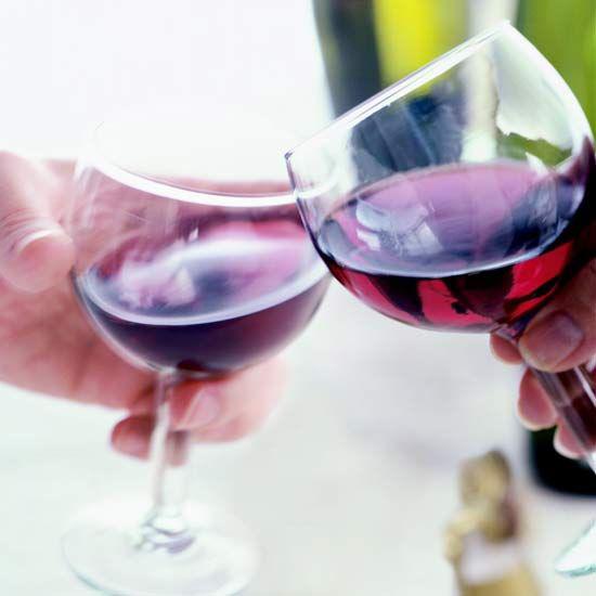 Il vino rosso abbassa il colesterolo e allunga la vita? Non secondo uno studio USA