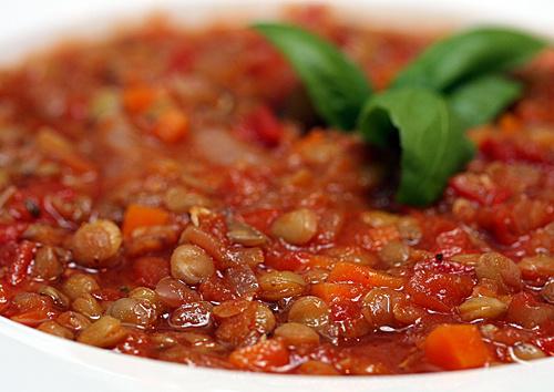 Ricette facili con i legumi: zuppa di lenticchie piccante