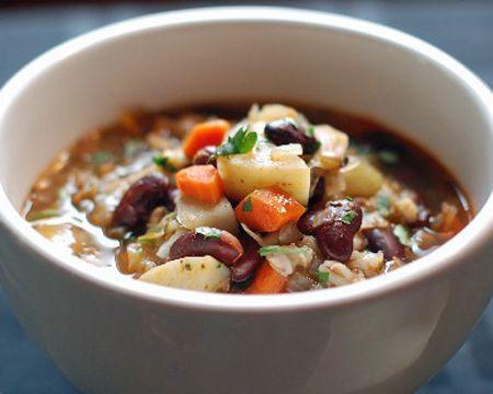 Ricette autunnali: zuppa d'orzo e legumi