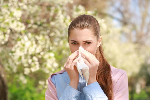 Rinite allergica e congiuntivite: 5 aiuti dalla fitoterapia
