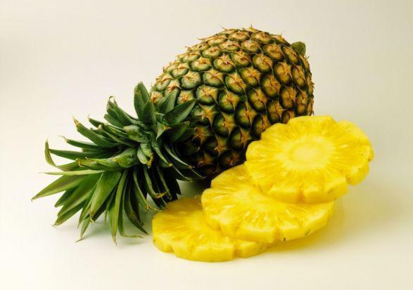 Tutte le proprietà dell'ananas, il frutto esotico più amato dagli italiani (a dieta)