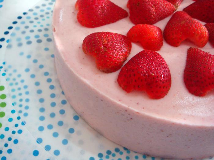 Dessert estivi: budino di yogurt e frutta fresca