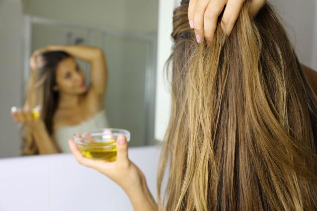 Prevenire la caduta dei capelli con 4 rimedi naturali
