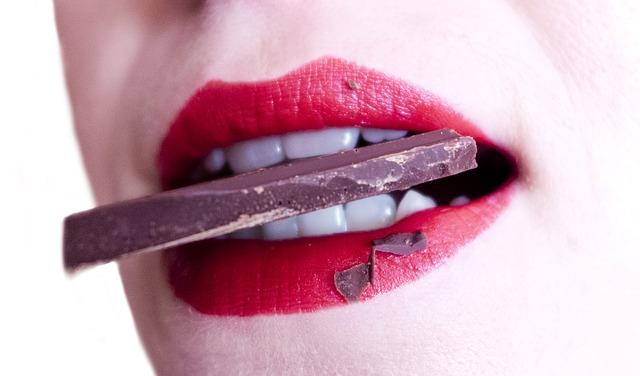 100 g di cioccolato al giorno proteggono il cuore da infarti e ictus