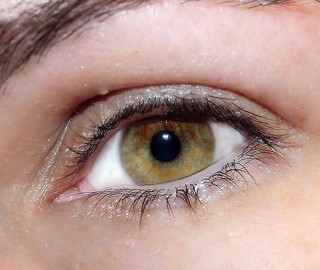 Occhi e allergia: i consigli per difendere la vista