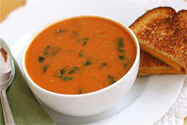 Zuppa al pomodoro, la ricetta più facile e allegra che ci sia